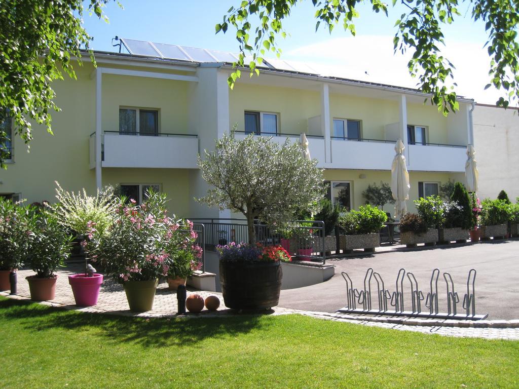 Pension Schmidt Podersdorf am See Bagian luar foto
